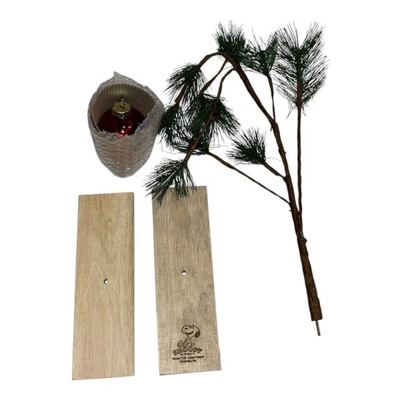 Peanuts Charlie Brown Christmas Tree - Picture 5 of 11